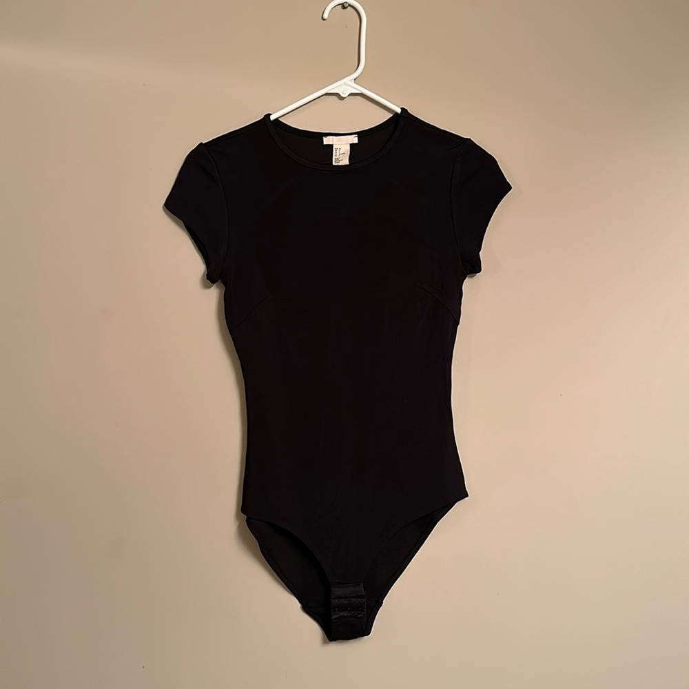H&M Black Keyhole Backless Short Sleeve Bodysuit One Piece Blouse Top Tee US 4